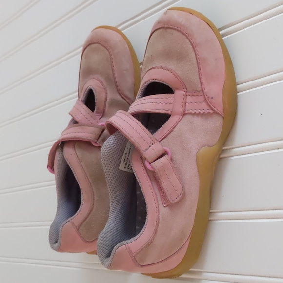 LL Bean Pink Velcro Sneakers - Picture 4 of 12